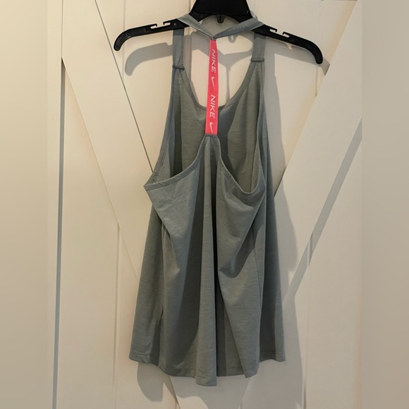 Nike - Picture 3 of 7